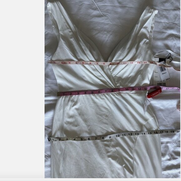 NWT $298 Mac Duggal Cowl Back Surplice Knit Gown in White Size 6 - Picture 6 of 10